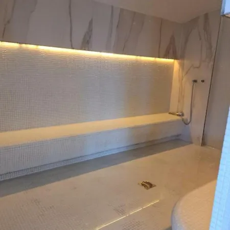 Elite Luxury - Pool & Langa Plaja Apartman *