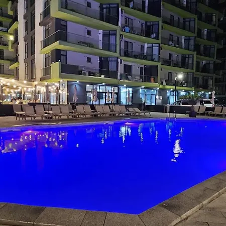 Elite Luxury - Pool & Langa Plaja Apartman *